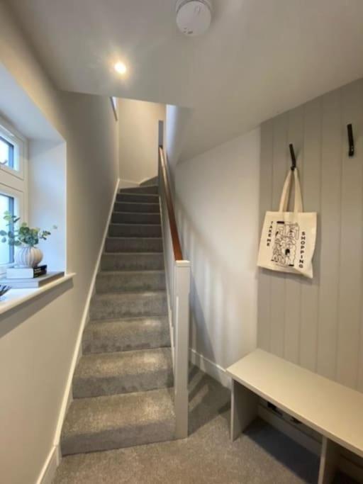 New Modern Studio Apartment Near To City Centre Salisbury Eksteriør bilde