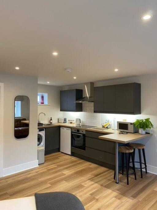 New Modern Studio Apartment Near To City Centre Salisbury Eksteriør bilde
